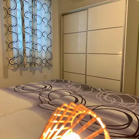 Lux Solarium Street Apartment