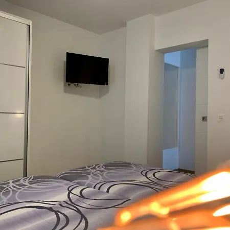 Lux Solarium Street Apartment *